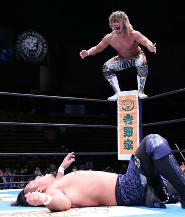  後藤(下)にハイフライフロ―を狙う棚橋（東スポWeb）