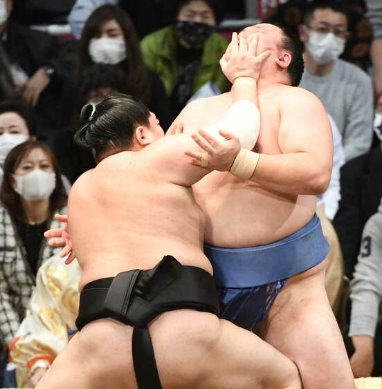  阿炎は突き出しで玉鷲を破り１敗キープ（東スポWeb）