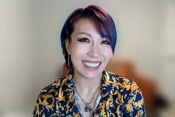 ABEMAのリモートインタビューを受けたアスカ