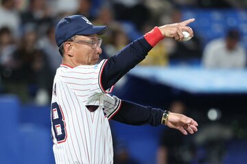 この日は攻守に手の打ちようがなかったヤクルト・池山監督