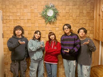 ＧＯＯＤ ＢＹＥ ＡＰＲＩＬがヒグチアイ（中央）を迎えて新曲をリリース