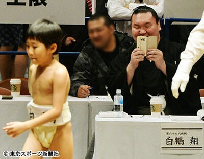 大谷翔平、亀田興毅、白鵬　　大相撲　　2013年 写真：白鵬ジュニア“デビュー戦”黒星に大泣き | 東スポWEB