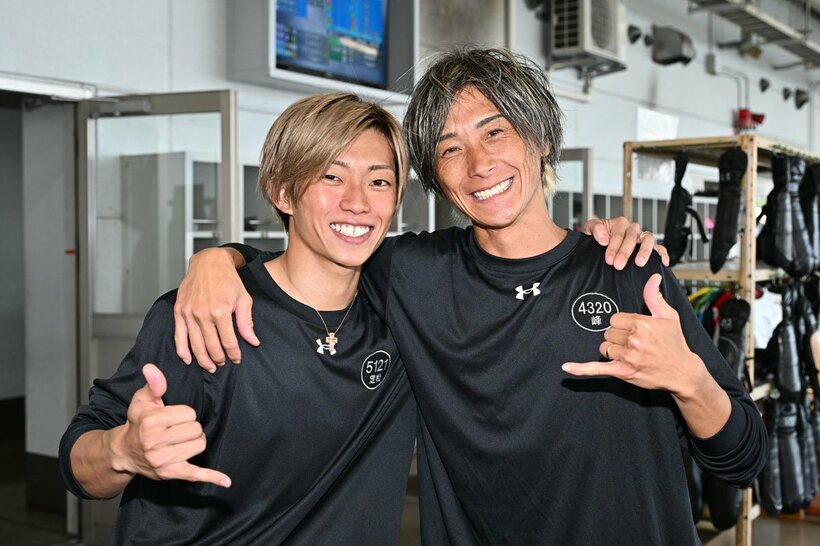 定松勇樹（左）と峰竜太