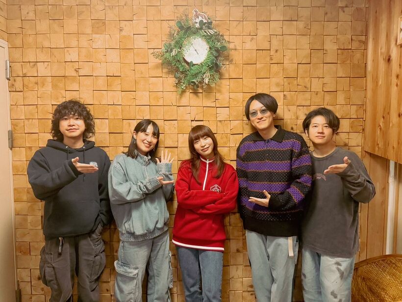 ＧＯＯＤ ＢＹＥ ＡＰＲＩＬがヒグチアイ（中央）を迎えて新曲をリリース