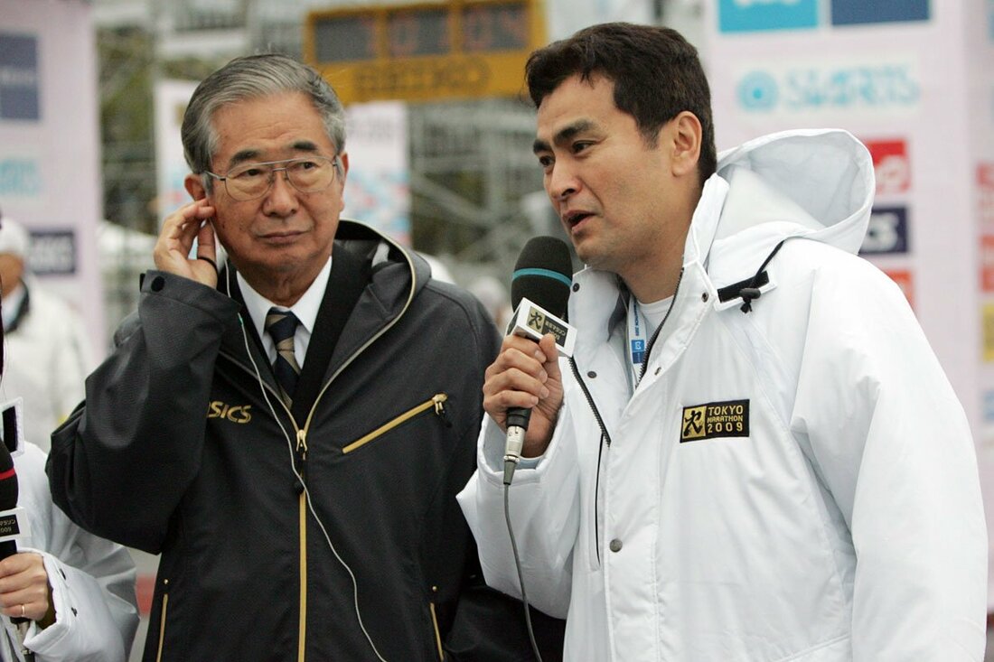 石原良純(右)と父の故石原慎太郎さん（2009年）