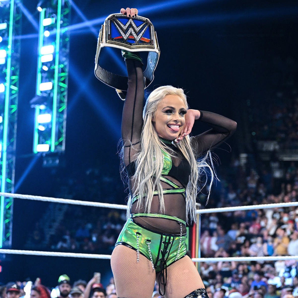 写真：【WWE】リブ・モーガンが生涯初のベルト奪取で号泣 ブレーク