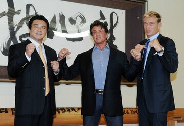  左から九重親方、シルベスター・スタローン、ドルフ・ラングレン