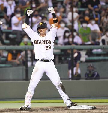  ６回、走者一掃の適時三塁打を放った吉川