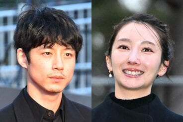 坂口健太郎(左)と波瑠