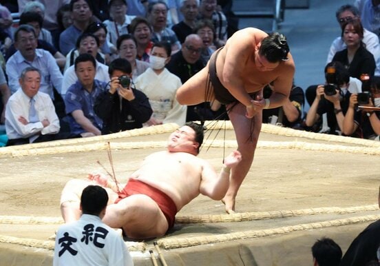 豊昇龍は隆の勝をすくい投げで下し2連勝