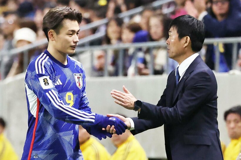 森保監督(右)が指揮する最後の大会に、ＦＷ上田綺世は間に合うのか…