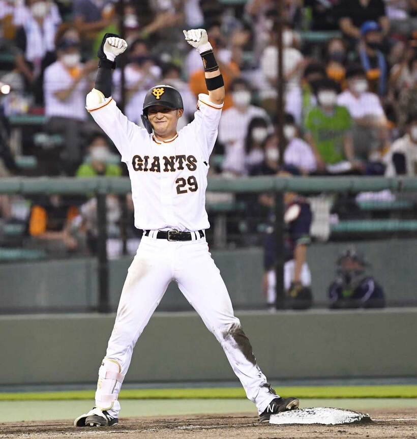  ６回、走者一掃の適時三塁打を放った吉川