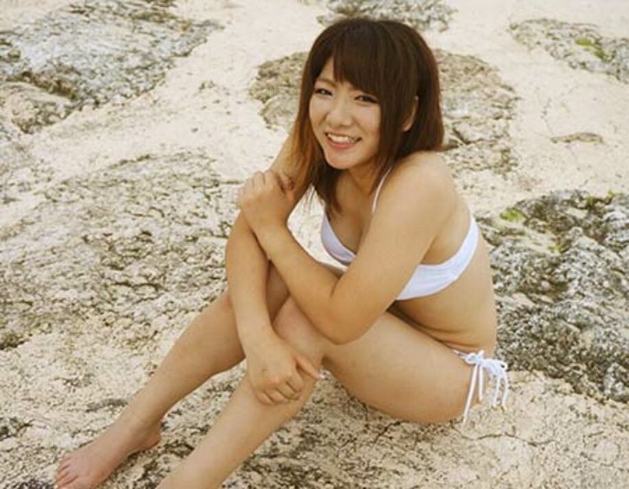 練習後はビキニ姿で沖縄を満喫した岩田美香