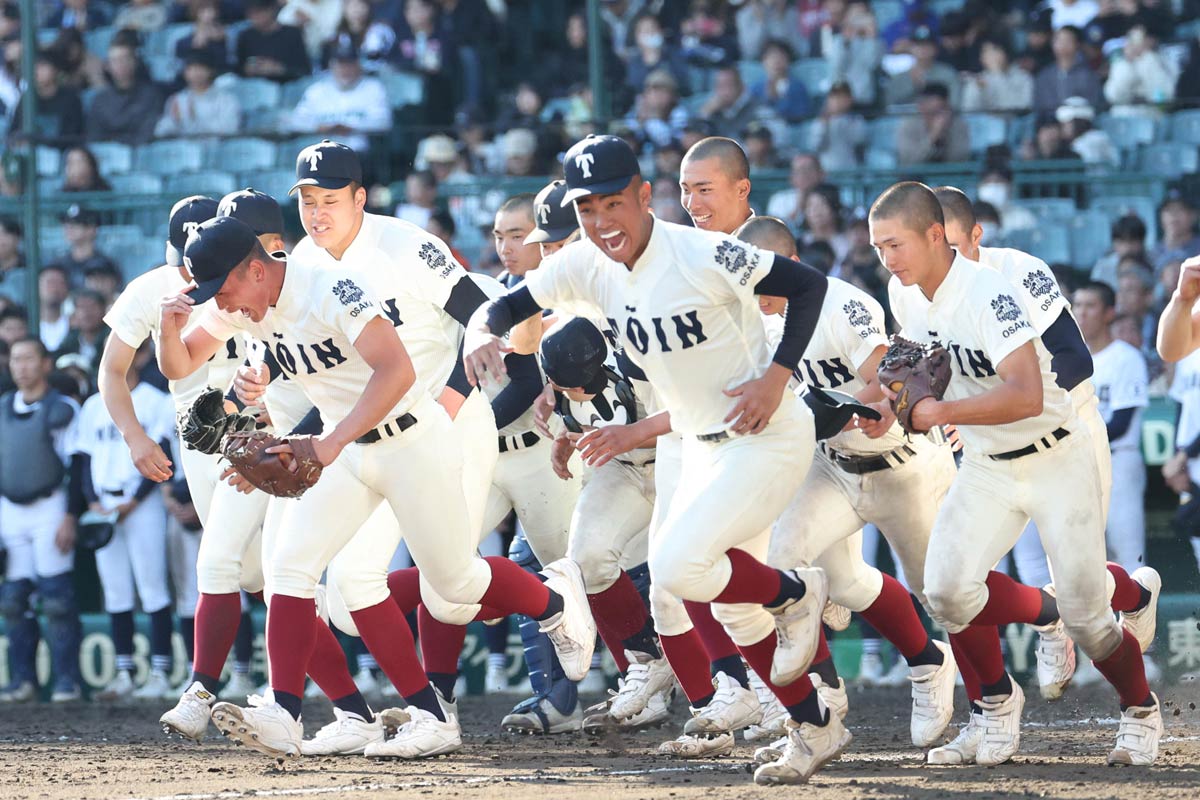 勝利に喜びの大阪桐蔭ナイン
