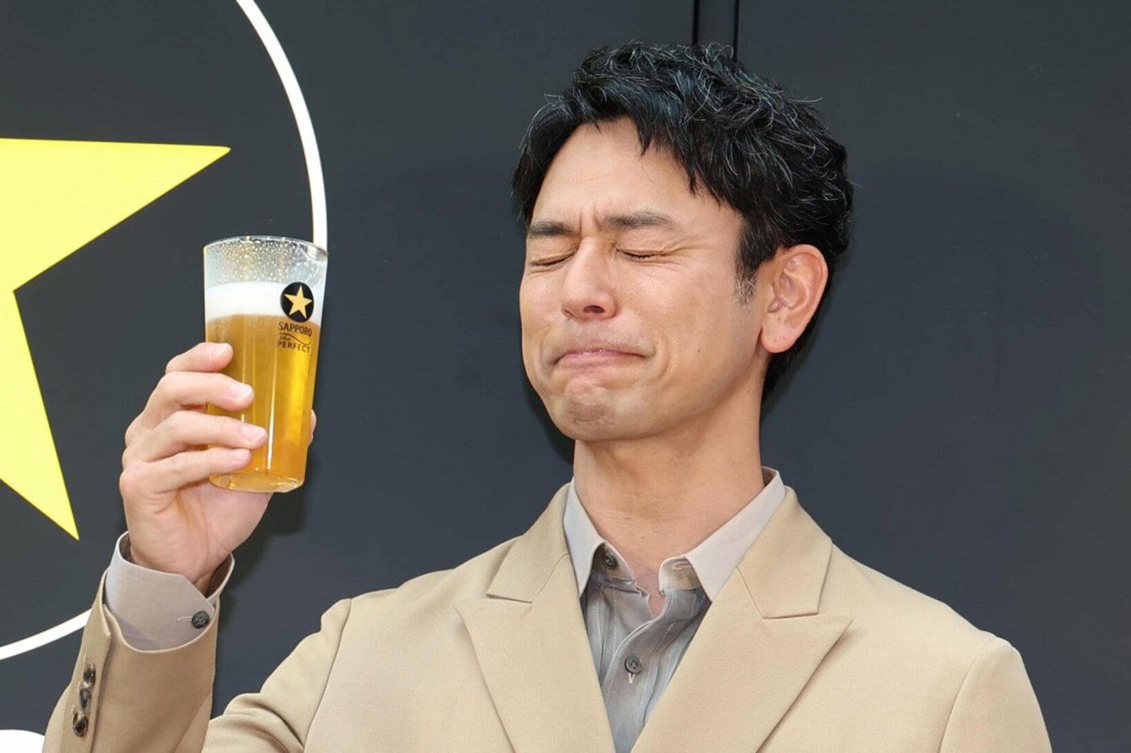 「今日の１杯が最高」の妻夫木聡