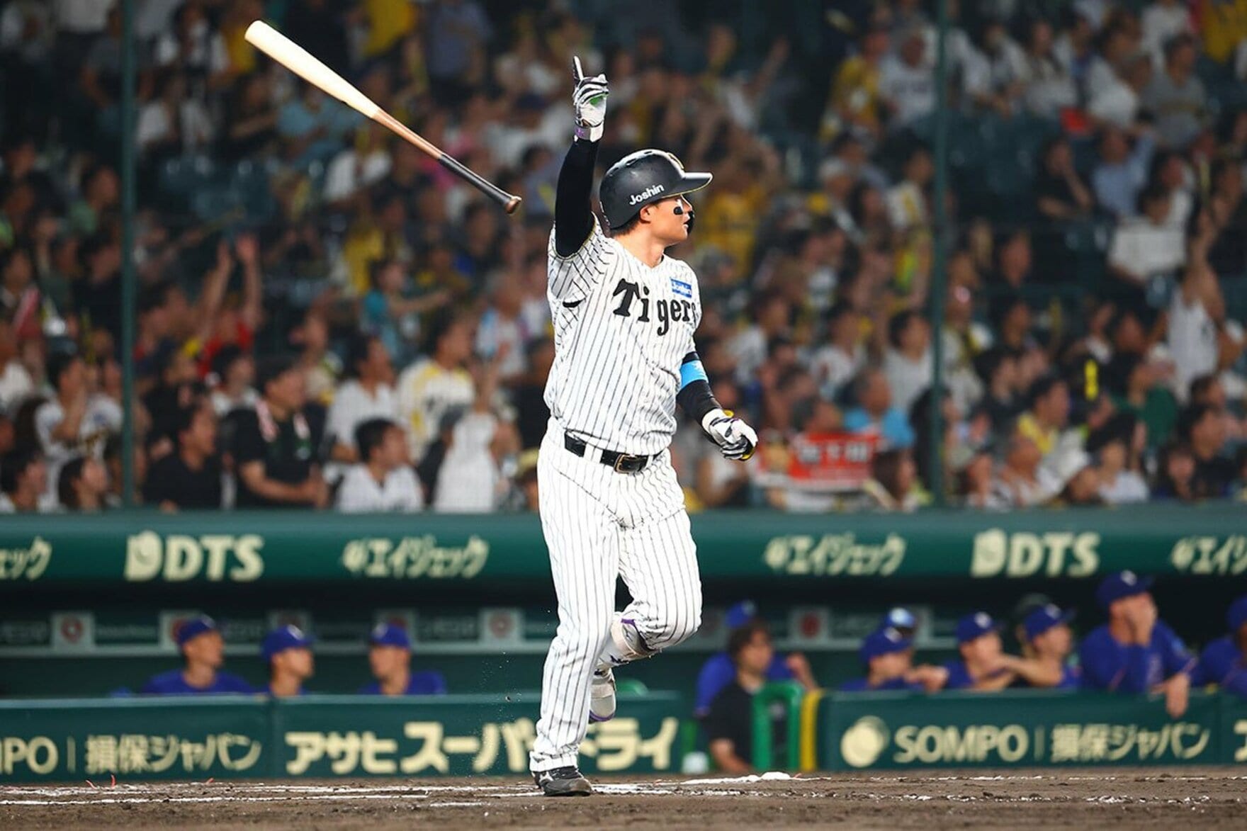 延長10回に、この日２本目となる19号サヨナラ弾を放った阪神・森下翔太　