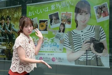 主演ドラマをアピールする生田