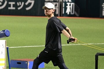 登板に備えて調整を行うソフトバンク・大津