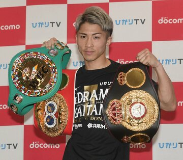  ３本のベルトを持つ井上尚弥（東スポWeb）