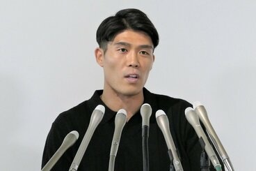 福岡市内で取材に応じる冨安健洋