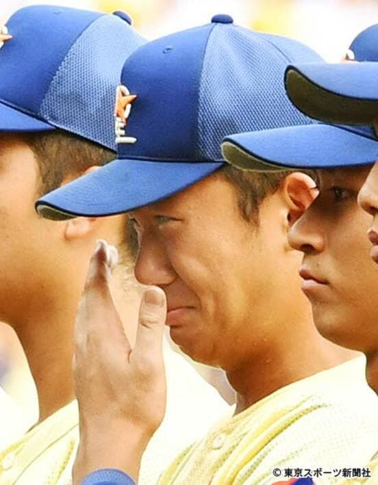  閉会式で号泣する奥川