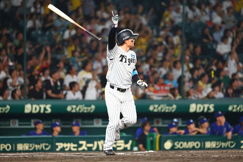 延長10回に、この日２本目となる19号サヨナラ弾を放った阪神・森下翔太　