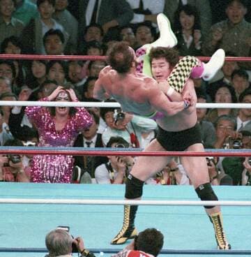  天龍の豪快なパワーボム。受けたサベージも見事だった