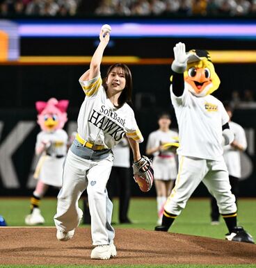 セレモニアルピッチに登場した内田真礼