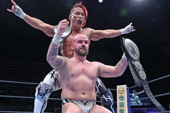 新王者のロビー・エックス(手前)と石森太二