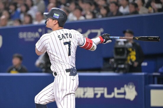 ２７日の中日戦で先制３ランを放った佐藤輝明
