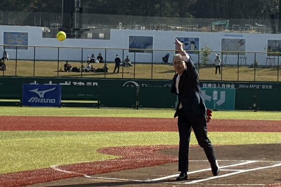 始球式を行ったソフトバンク・王貞治球団会長