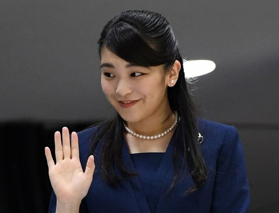  小室さんと入籍する眞子さま（東スポWeb）