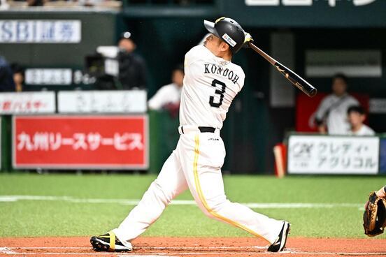 近藤健介が初回に確信のソロ本塁打
