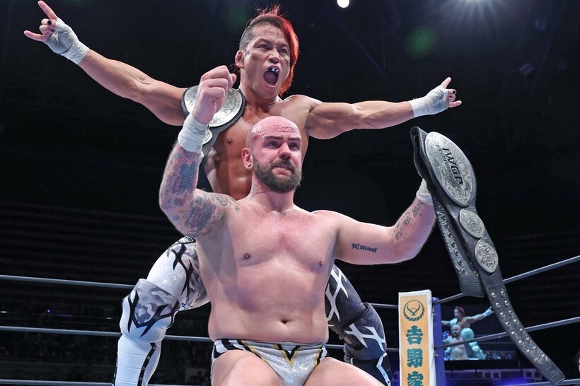 新王者のロビー・エックス(手前)と石森太二