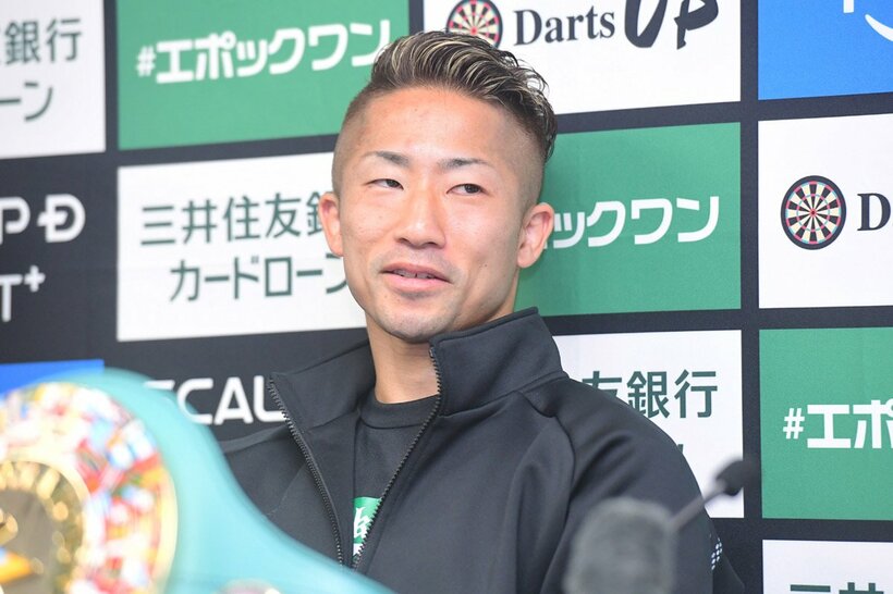 一夜明け会見を行った井上拓真