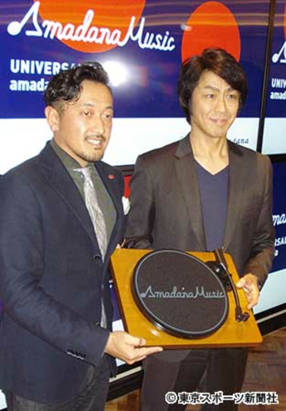 「Ａｍａｄａｎａ」の熊本浩志社長（左）と「ユニバーサル・ミュージック」の藤倉尚社長
