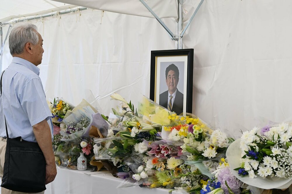 安倍晋三首相の献花台には多くの人が訪れた