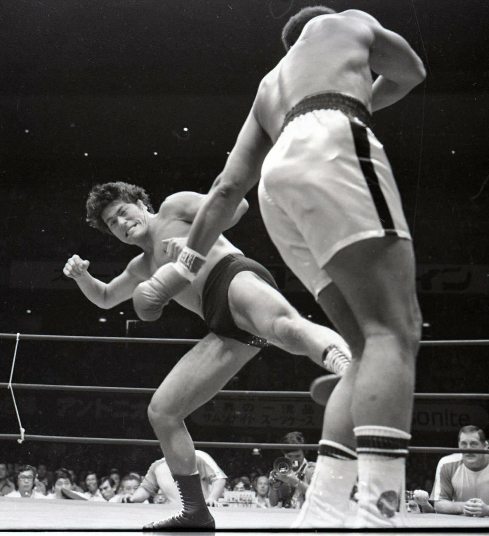 アリは猪木のローキックを露骨に嫌がった（１９７６年）