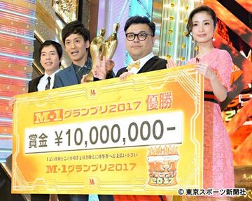  左から今田耕司、村田秀亮、久保田和靖、上戸彩