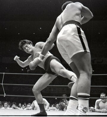 アリは猪木のローキックを露骨に嫌がった（１９７６年）