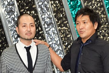 スリムクラブの内間(左)と真栄田