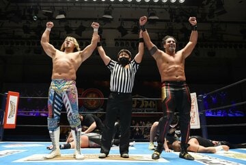  タマ・トンガとのタッグで勝利を飾った棚橋弘至