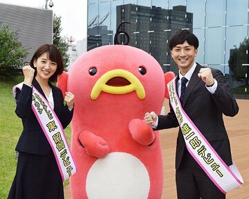  初鳴きを前に決意を語った東アナ（左）と大野アナ