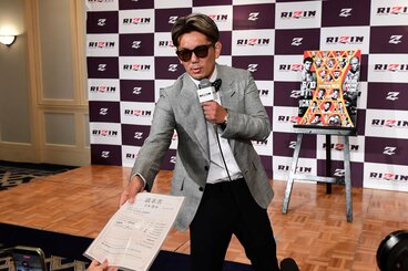 平本蓮宛の請求書を用意するなど、会見中はいつも通りだった皇治だが…