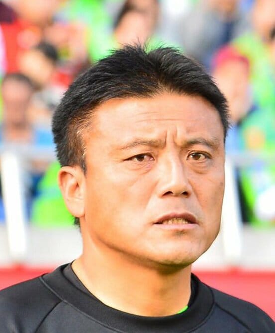  曺貴裁氏