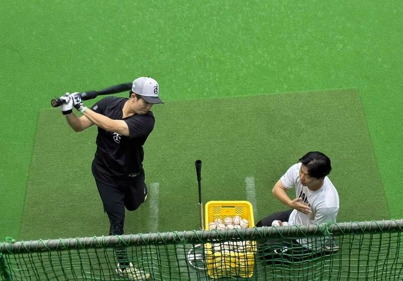 ジャイアンツ球場でティー打撃を行う巨人・門脇誠.jpg