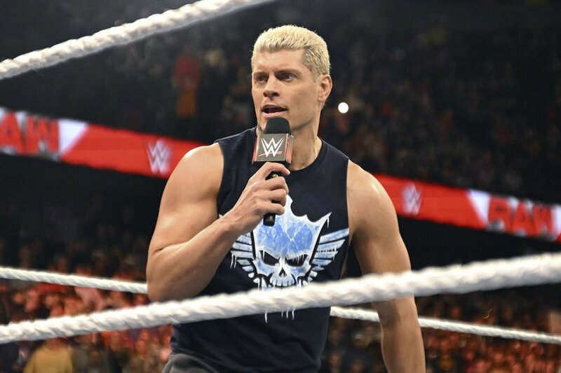 「サバイバー・シリーズ」の援軍を発表したコーディ・ローデス（©2023 WWE, Inc. All Rights Reserved.）