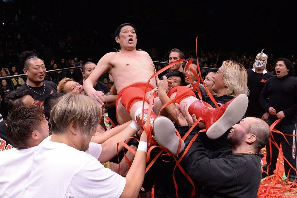 引退試合後に胴上げされる田上明(2013年)