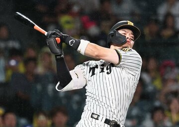 ＭＬＢは佐藤輝明の空振りの多さを懸念している