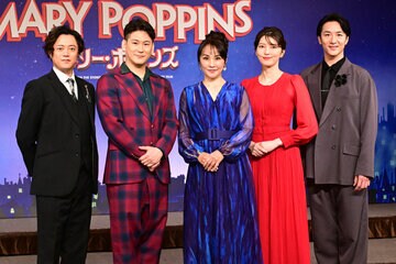 左から上川一哉、小野田龍之介、濱田めぐみ、朝夏まなと、大貫勇輔
